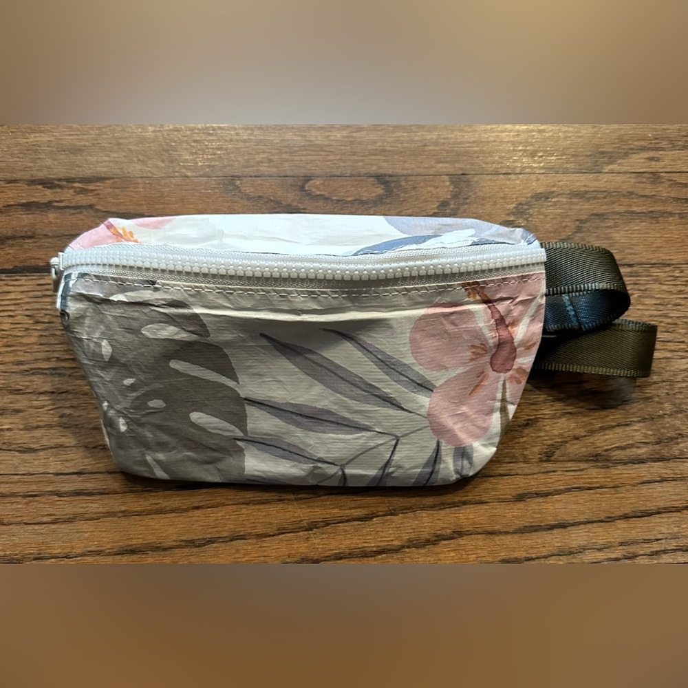 Aloha Collection x Sand People x Ocean Paper collab mini hip pack NEW